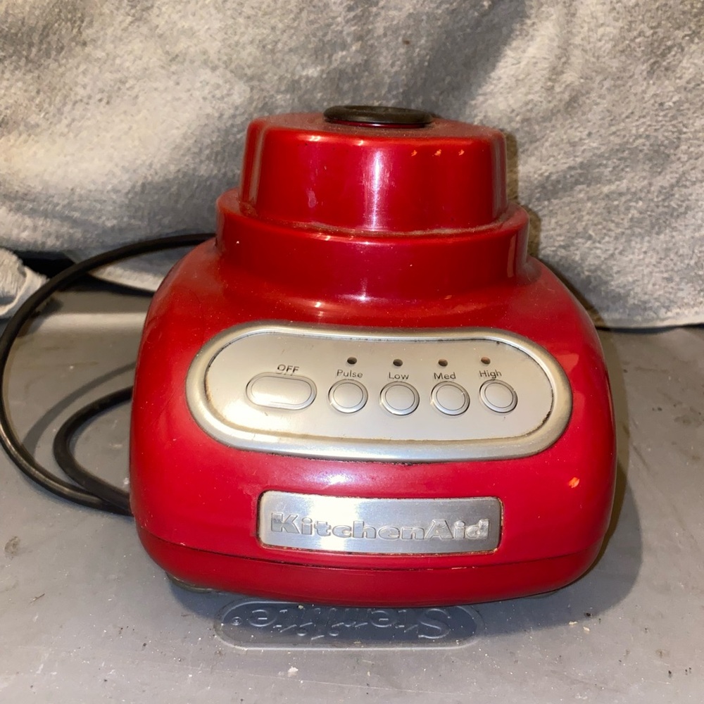 KitchenAid Red Blender 4 speed Base